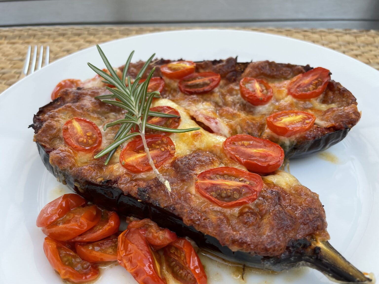 Gebackene Aubergine mit Tomate und Mozzarella – Natürlich Unverpackt